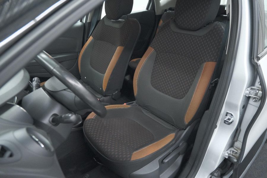 Renault Captur TCe 90 Intens | Trekhaak | AllSeason banden | Navigatie | Parkeersensoren