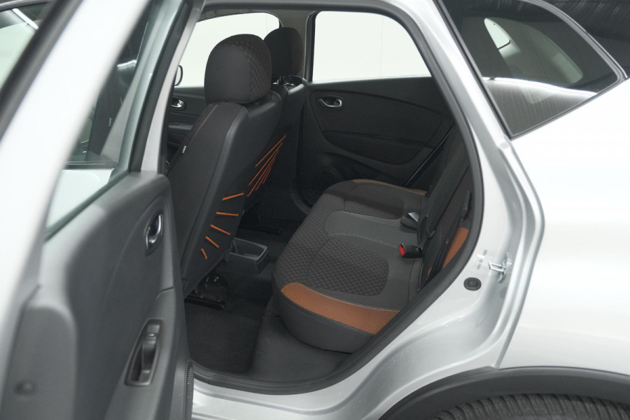 Renault Captur TCe 90 Intens | Trekhaak | AllSeason banden | Navigatie | Parkeersensoren