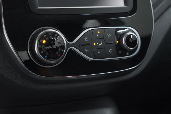 Renault Captur TCe 90 Intens | Trekhaak | AllSeason banden | Navigatie | Parkeersensoren
