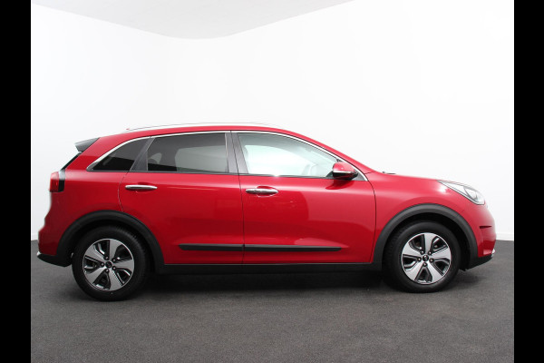 Kia Niro 1.6 GDi Automaat Hybrid DynamicLine | Trekhaak | Navigatie | Camera | Parkeer sensoren V+A | Cruise Control | Lichtmetalen Velgen | Extra getint glas | Keyless