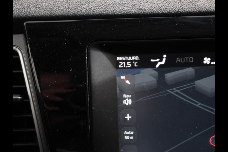 Kia Niro 1.6 GDi Automaat Hybrid DynamicLine | Trekhaak | Navigatie | Camera | Parkeer sensoren V+A | Cruise Control | Lichtmetalen Velgen | Extra getint glas | Keyless