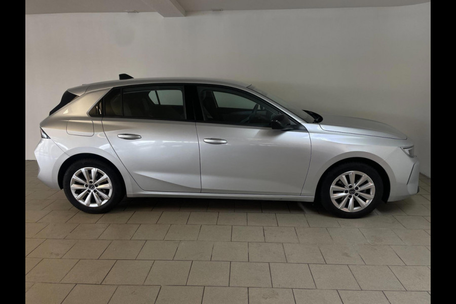 Opel Astra 1.2 Edition 110PK AIRCO NAVI CRUISE TREKHAAK ELEK RAMEN APPLE CARPLAY MULTI STUUR START KNOP VELGEN NIEUWSTAAT