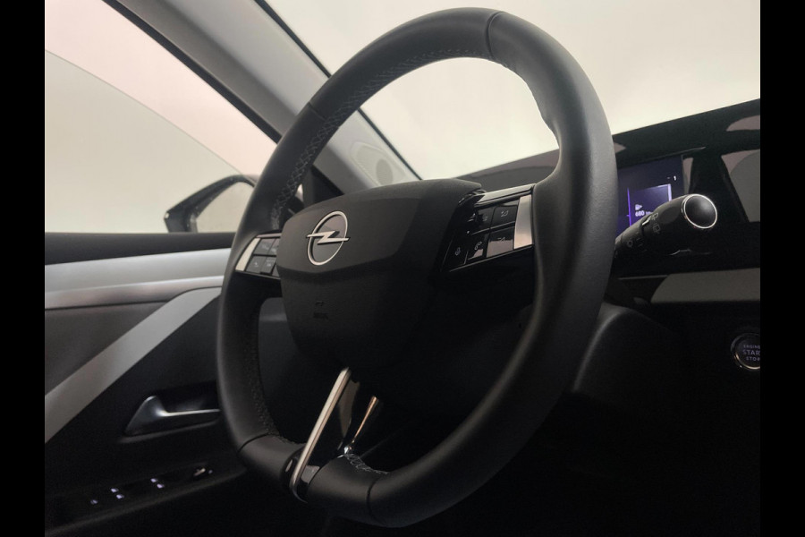Opel Astra 1.2 Edition 110PK AIRCO NAVI CRUISE TREKHAAK ELEK RAMEN APPLE CARPLAY MULTI STUUR START KNOP VELGEN NIEUWSTAAT