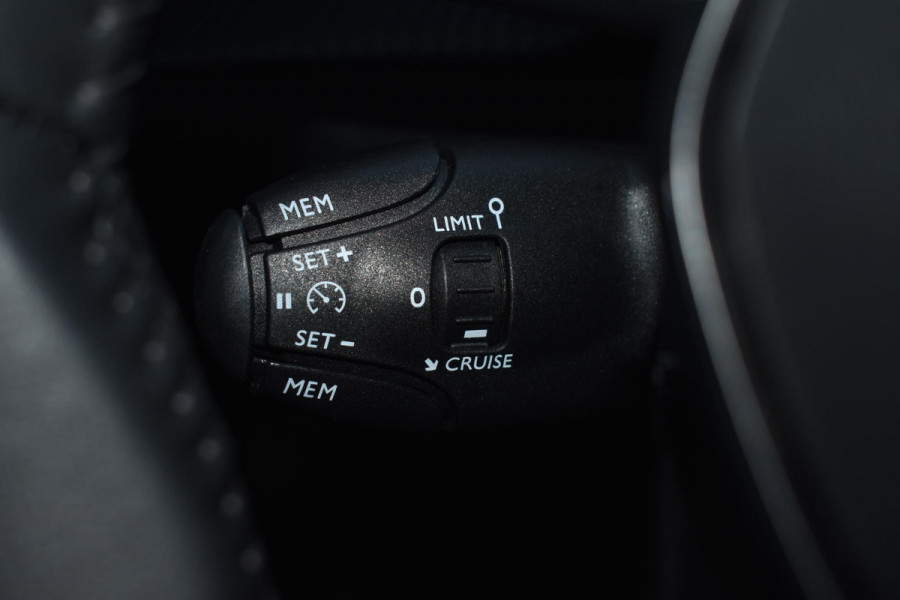 Peugeot 208 1.2 PureTech 100PK Allure Pack | Carplay | LED | Camera | Keyless | 3D Dashboard | Incl. garantie