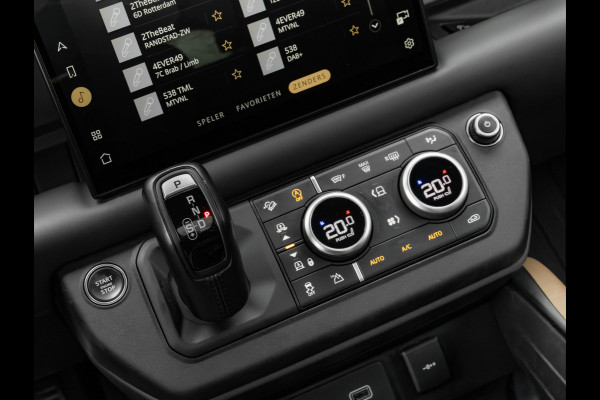 Land Rover Defender 110 3.0 P400 HSE - Panoramadak - 23 inch Urban