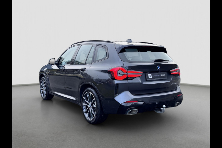 BMW X3 XDrive30e M-Sport | Pano | Elektrische stoelen | Trekhaak | Sfeerverlichting | Keyless | Carplay | Dealer onderhouden