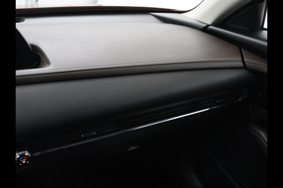 Mazda CX-30 2.0 e-SkyActiv-X M Hybrid Luxury | Stoelverwarming | Head-Up | Leder | Bose Surround | Camera | Carplay | Keyless | Navigatie | Full LED | Stuurverwarming | Climate control