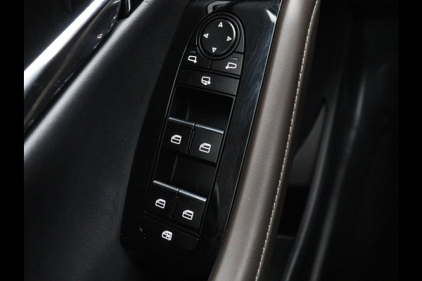 Mazda CX-30 2.0 e-SkyActiv-X M Hybrid Luxury | Stoelverwarming | Head-Up | Leder | Bose Surround | Camera | Carplay | Keyless | Navigatie | Full LED | Stuurverwarming | Climate control