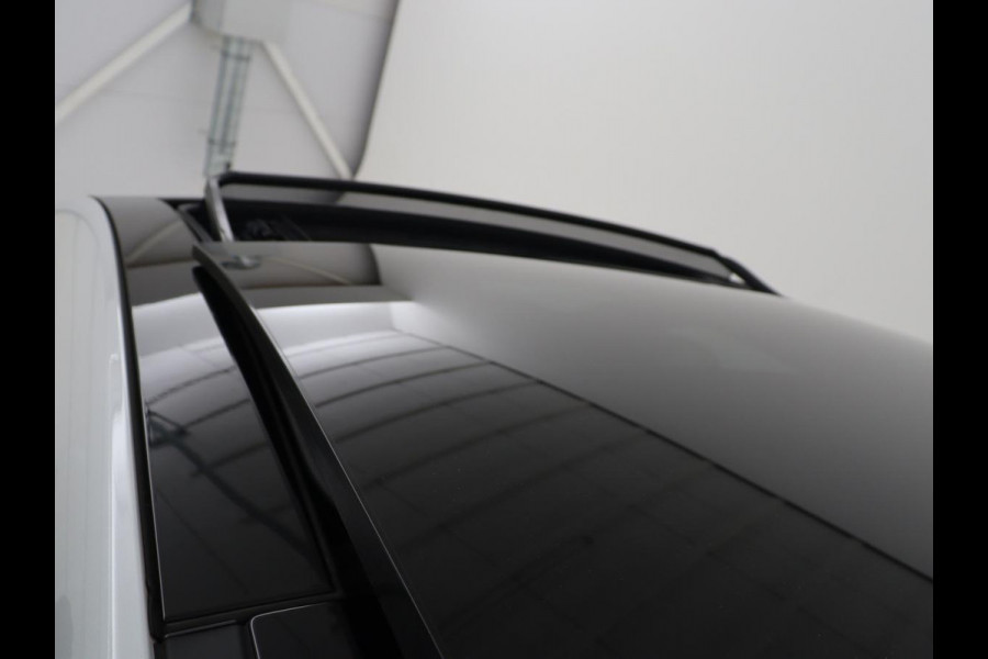 Renault Arkana 1.6 E-Tech Hybrid 145 R.S. Line | Panoramadak | Leder/Alcantara | Trekhaak | Stoelverwarming | Adaptive cruise | Camera | Carplay | Keyless | Park Assist | Full LED | Navigatie | Stuurverwarming