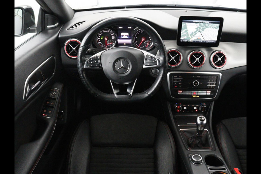 Mercedes-Benz CLA-Klasse Shooting Brake 180 AMG | Stoelverwarming | Leder/Alcantara | Harman/Kardon | Camera | Full LED | Carplay | Navigatie | Cruise control | Airco | Park Assist