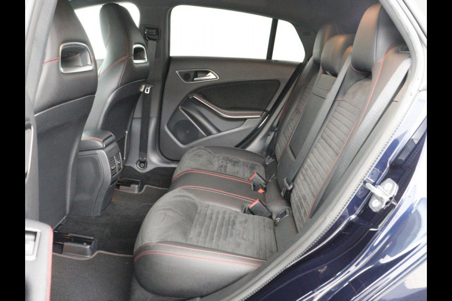 Mercedes-Benz CLA-Klasse Shooting Brake 180 AMG | Stoelverwarming | Leder/Alcantara | Harman/Kardon | Camera | Full LED | Carplay | Navigatie | Cruise control | Airco | Park Assist