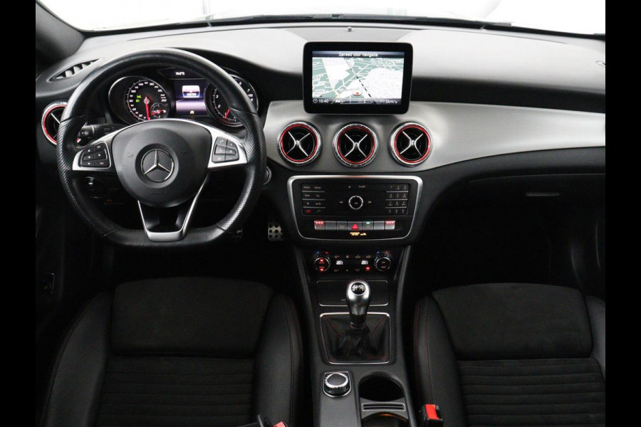 Mercedes-Benz CLA-Klasse Shooting Brake 180 AMG | Stoelverwarming | Leder/Alcantara | Harman/Kardon | Camera | Full LED | Carplay | Navigatie | Cruise control | Airco | Park Assist