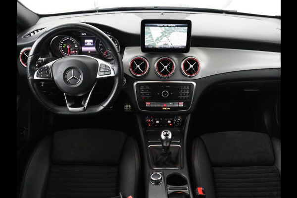 Mercedes-Benz CLA-Klasse Shooting Brake 180 AMG | Stoelverwarming | Leder/Alcantara | Harman/Kardon | Camera | Full LED | Carplay | Navigatie | Cruise control | Airco | Park Assist