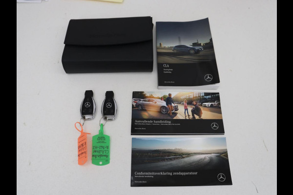 Mercedes-Benz CLA-Klasse Shooting Brake 180 AMG | Stoelverwarming | Leder/Alcantara | Harman/Kardon | Camera | Full LED | Carplay | Navigatie | Cruise control | Airco | Park Assist