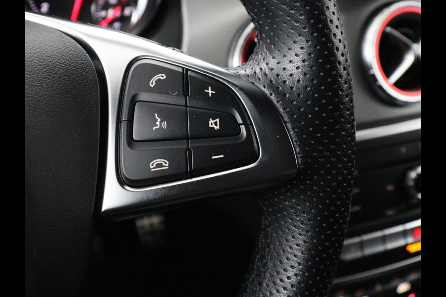 Mercedes-Benz CLA-Klasse Shooting Brake 180 AMG | Stoelverwarming | Leder/Alcantara | Harman/Kardon | Camera | Full LED | Carplay | Navigatie | Cruise control | Airco | Park Assist