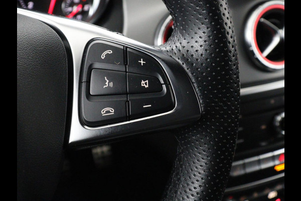 Mercedes-Benz CLA-Klasse Shooting Brake 180 AMG | Stoelverwarming | Leder/Alcantara | Harman/Kardon | Camera | Full LED | Carplay | Navigatie | Cruise control | Airco | Park Assist
