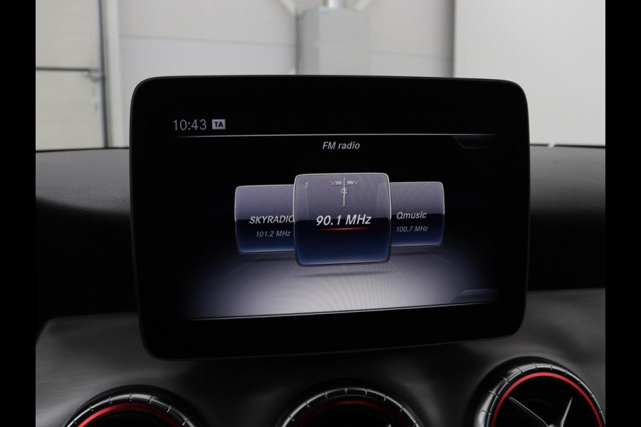 Mercedes-Benz CLA-Klasse Shooting Brake 180 AMG | Stoelverwarming | Leder/Alcantara | Harman/Kardon | Camera | Full LED | Carplay | Navigatie | Cruise control | Airco | Park Assist