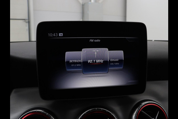 Mercedes-Benz CLA-Klasse Shooting Brake 180 AMG | Stoelverwarming | Leder/Alcantara | Harman/Kardon | Camera | Full LED | Carplay | Navigatie | Cruise control | Airco | Park Assist