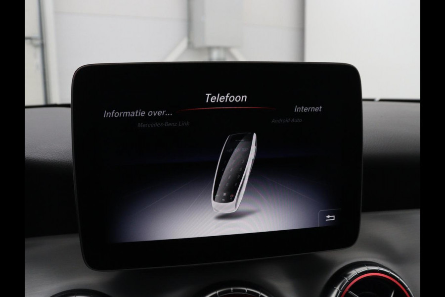 Mercedes-Benz CLA-Klasse Shooting Brake 180 AMG | Stoelverwarming | Leder/Alcantara | Harman/Kardon | Camera | Full LED | Carplay | Navigatie | Cruise control | Airco | Park Assist