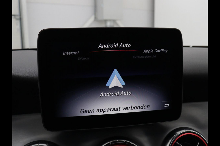 Mercedes-Benz CLA-Klasse Shooting Brake 180 AMG | Stoelverwarming | Leder/Alcantara | Harman/Kardon | Camera | Full LED | Carplay | Navigatie | Cruise control | Airco | Park Assist