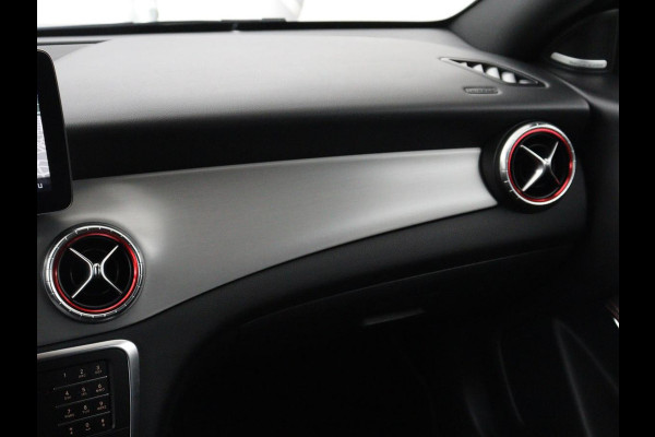 Mercedes-Benz CLA-Klasse Shooting Brake 180 AMG | Stoelverwarming | Leder/Alcantara | Harman/Kardon | Camera | Full LED | Carplay | Navigatie | Cruise control | Airco | Park Assist