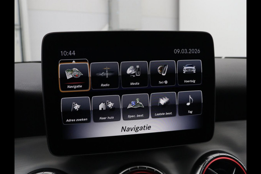 Mercedes-Benz CLA-Klasse Shooting Brake 180 AMG | Stoelverwarming | Leder/Alcantara | Harman/Kardon | Camera | Full LED | Carplay | Navigatie | Cruise control | Airco | Park Assist