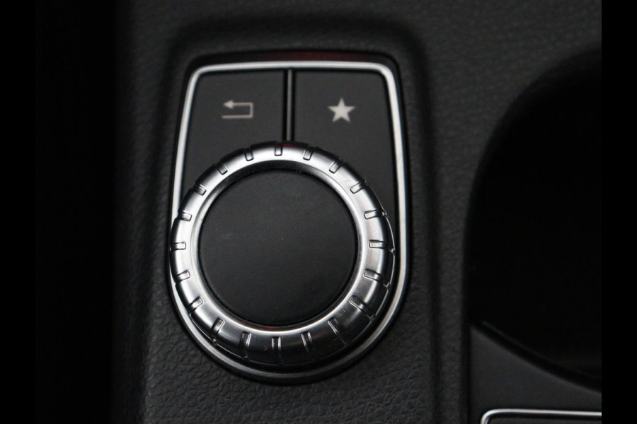 Mercedes-Benz CLA-Klasse Shooting Brake 180 AMG | Stoelverwarming | Leder/Alcantara | Harman/Kardon | Camera | Full LED | Carplay | Navigatie | Cruise control | Airco | Park Assist