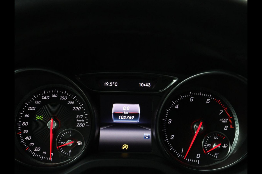 Mercedes-Benz CLA-Klasse Shooting Brake 180 AMG | Stoelverwarming | Leder/Alcantara | Harman/Kardon | Camera | Full LED | Carplay | Navigatie | Cruise control | Airco | Park Assist