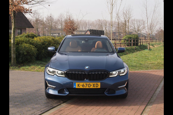 BMW 3 Serie 318i High Executive | Laser Led | Schuifdak | Camera | Sfeerverlichting | Sport stoelen leer | Zwarte Hemel |