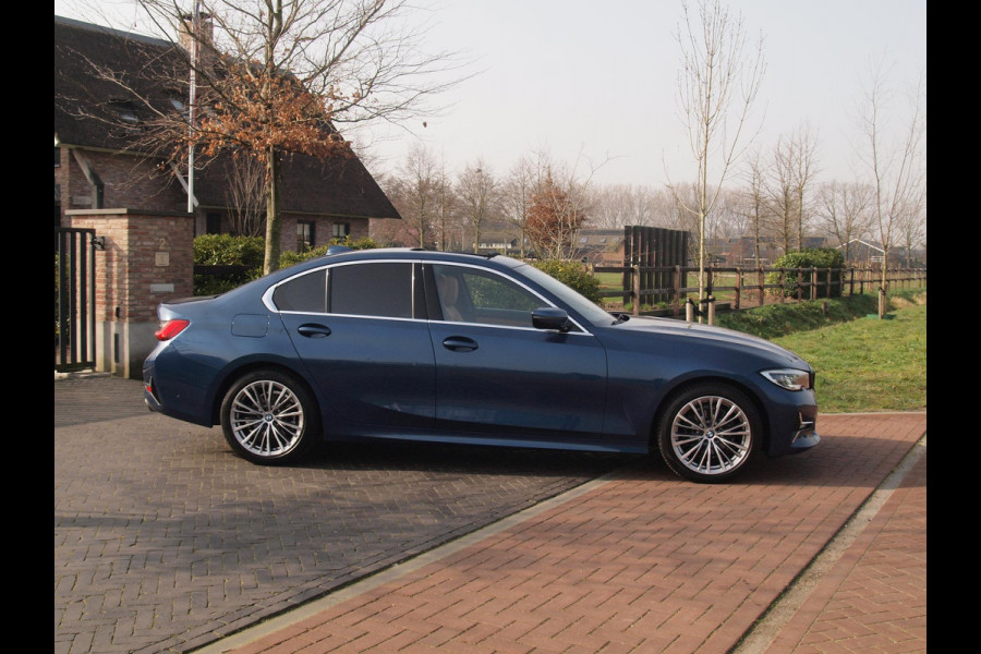 BMW 3 Serie 318i High Executive | Laser Led | Schuifdak | Camera | Sfeerverlichting | Sport stoelen leer | Zwarte Hemel |