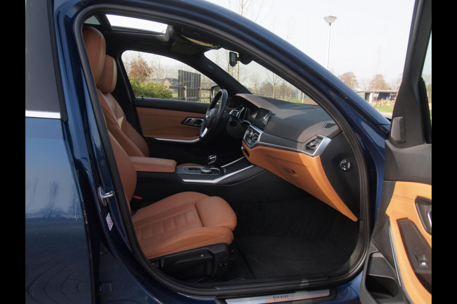 BMW 3 Serie 318i High Executive | Laser Led | Schuifdak | Camera | Sfeerverlichting | Sport stoelen leer | Zwarte Hemel |