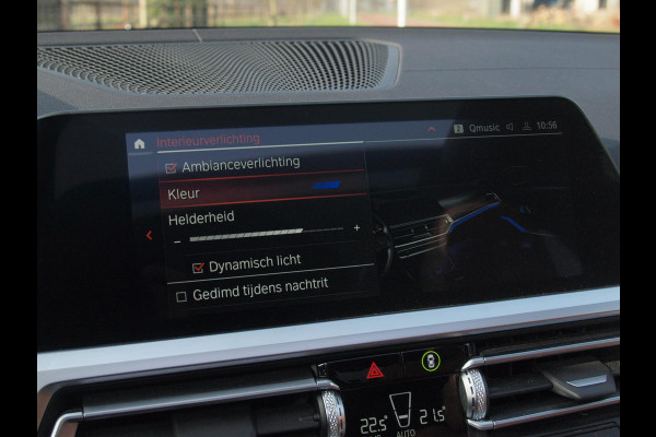 BMW 3 Serie 318i High Executive | Laser Led | Schuifdak | Camera | Sfeerverlichting | Sport stoelen leer | Zwarte Hemel |