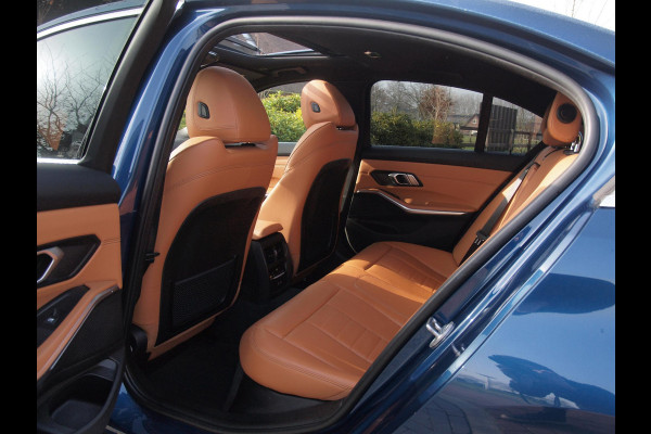 BMW 3 Serie 318i High Executive | Laser Led | Schuifdak | Camera | Sfeerverlichting | Sport stoelen leer | Zwarte Hemel |