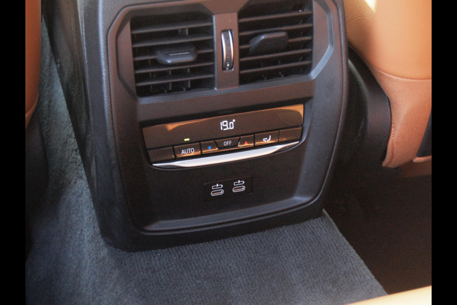 BMW 3 Serie 318i High Executive | Laser Led | Schuifdak | Camera | Sfeerverlichting | Sport stoelen leer | Zwarte Hemel |