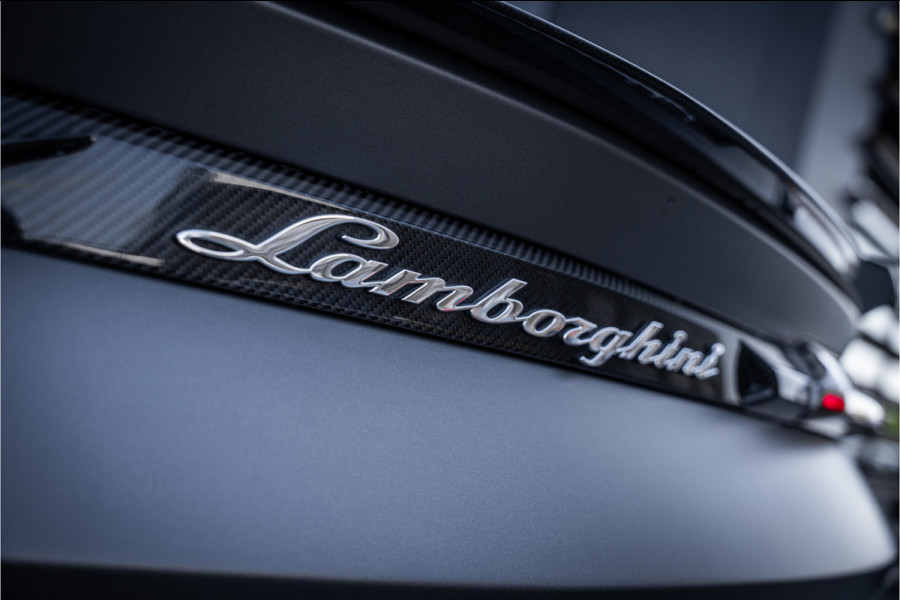 Lamborghini Urus 4.0 V8 - Panorama | Original Matte | 23'inch | B&O