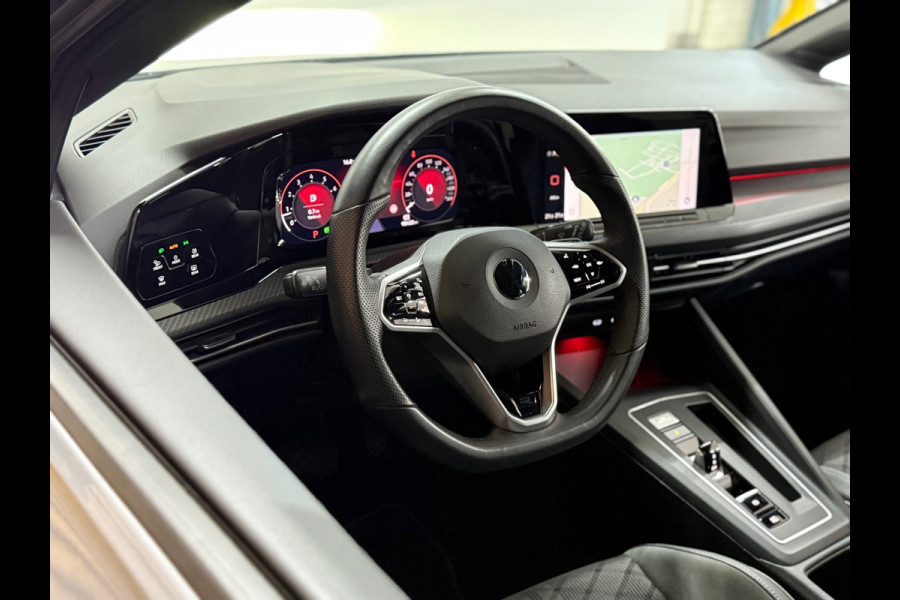 Volkswagen Golf 1.5 eTSI R-Line | IQ LED | Licht + Zicht | Discover Media | Camera | Comfort Pakket | CarPlay | DAB+ |