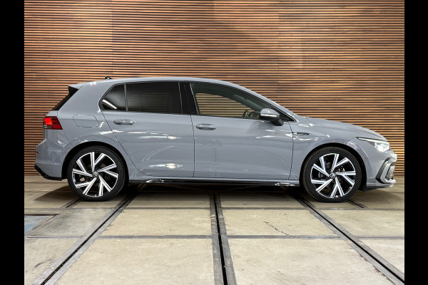 Volkswagen Golf 1.5 eTSI R-Line | IQ LED | Licht + Zicht | Discover Media | Camera | Comfort Pakket | CarPlay | DAB+ |