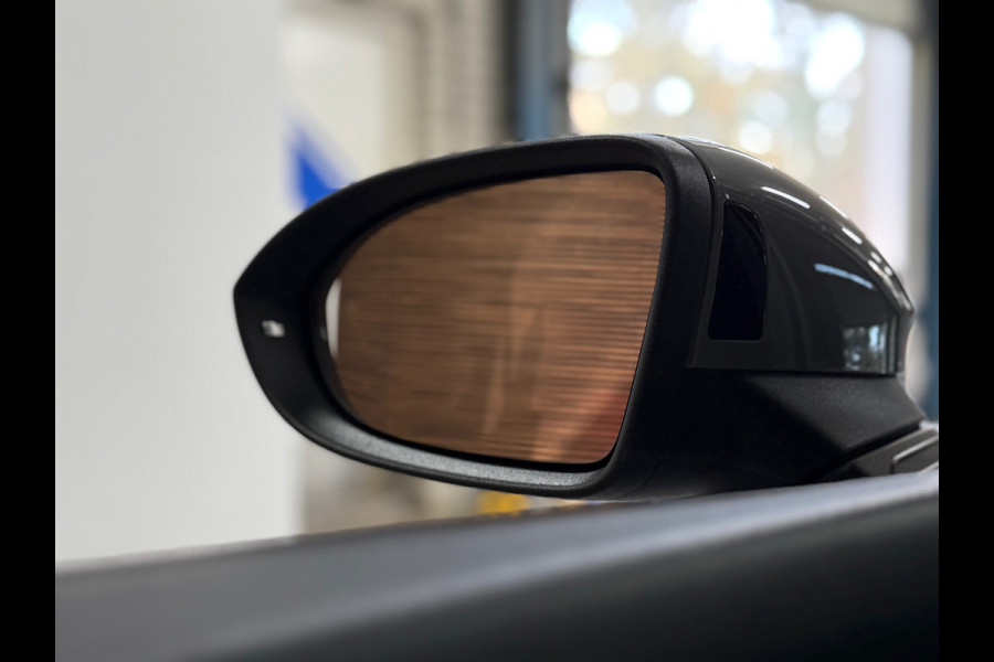 Volkswagen Golf 1.5 eTSI R-Line | IQ LED | Licht + Zicht | Discover Media | Camera | Comfort Pakket | CarPlay | DAB+ |