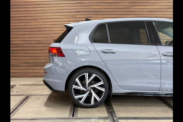 Volkswagen Golf 1.5 eTSI R-Line | IQ LED | Licht + Zicht | Discover Media | Camera | Comfort Pakket | CarPlay | DAB+ |