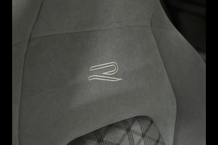 Volkswagen Golf 1.5 eTSI R-Line | IQ LED | Licht + Zicht | Discover Media | Camera | Comfort Pakket | CarPlay | DAB+ |