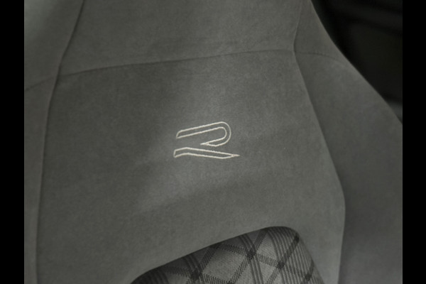 Volkswagen Golf 1.5 eTSI R-Line | IQ LED | Licht + Zicht | Discover Media | Camera | Comfort Pakket | CarPlay | DAB+ |