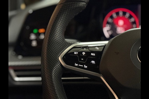 Volkswagen Golf 1.5 eTSI R-Line | IQ LED | Licht + Zicht | Discover Media | Camera | Comfort Pakket | CarPlay | DAB+ |