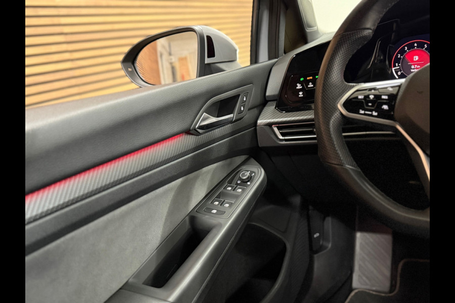 Volkswagen Golf 1.5 eTSI R-Line | IQ LED | Licht + Zicht | Discover Media | Camera | Comfort Pakket | CarPlay | DAB+ |