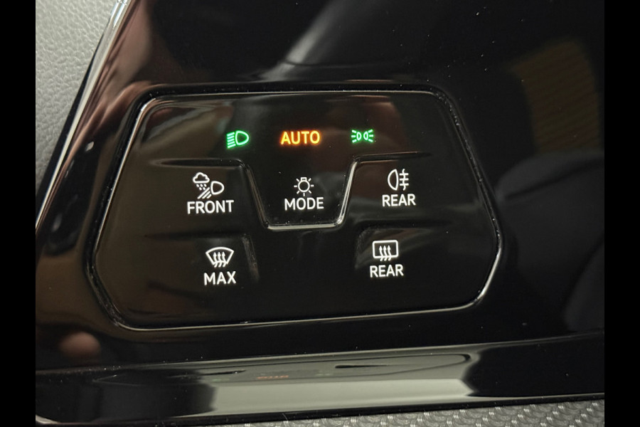 Volkswagen Golf 1.5 eTSI R-Line | IQ LED | Licht + Zicht | Discover Media | Camera | Comfort Pakket | CarPlay | DAB+ |