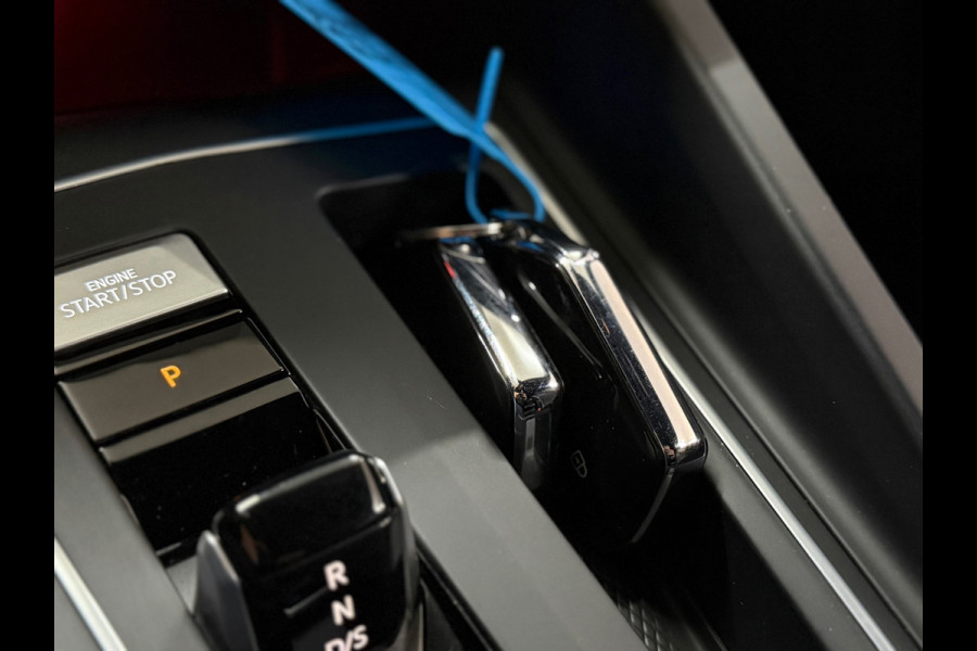 Volkswagen Golf 1.5 eTSI R-Line | IQ LED | Licht + Zicht | Discover Media | Camera | Comfort Pakket | CarPlay | DAB+ |