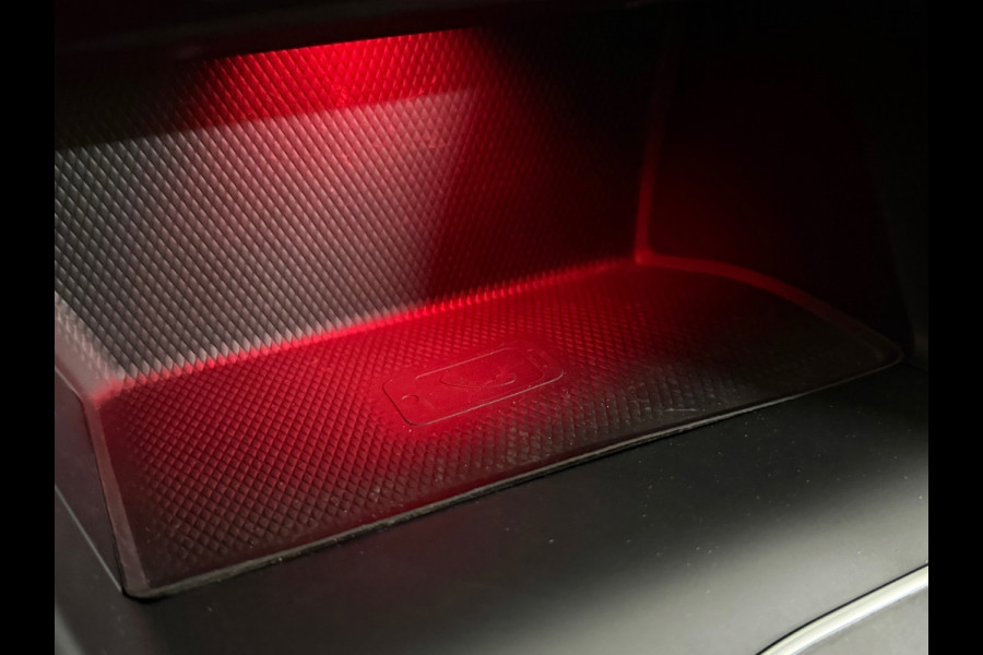 Volkswagen Golf 1.5 eTSI R-Line | IQ LED | Licht + Zicht | Discover Media | Camera | Comfort Pakket | CarPlay | DAB+ |