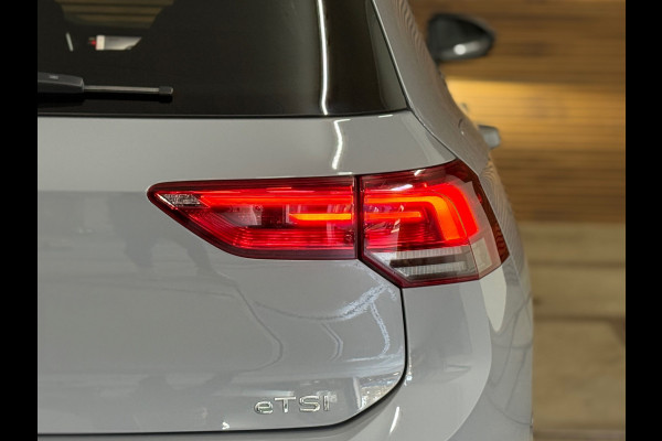 Volkswagen Golf 1.5 eTSI R-Line | IQ LED | Licht + Zicht | Discover Media | Camera | Comfort Pakket | CarPlay | DAB+ |
