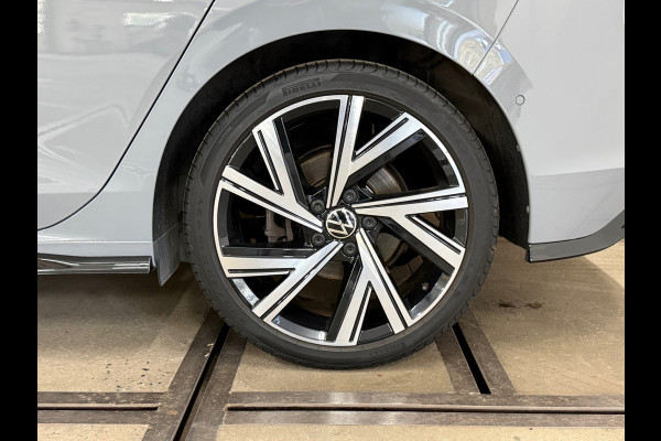 Volkswagen Golf 1.5 eTSI R-Line | IQ LED | Licht + Zicht | Discover Media | Camera | Comfort Pakket | CarPlay | DAB+ |