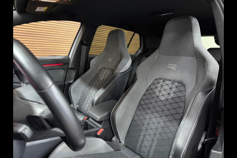 Volkswagen Golf 1.5 eTSI R-Line | IQ LED | Licht + Zicht | Discover Media | Camera | Comfort Pakket | CarPlay | DAB+ |