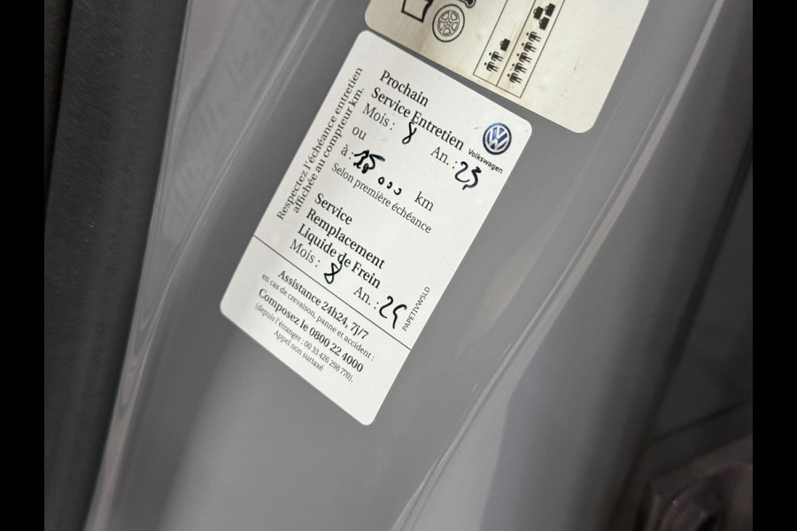 Volkswagen Golf 1.5 eTSI R-Line | IQ LED | Licht + Zicht | Discover Media | Camera | Comfort Pakket | CarPlay | DAB+ |